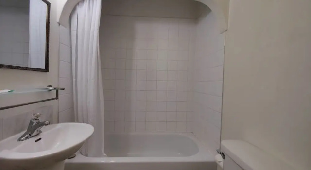 Четырёхместный семейный номер Standard Tulip Motel