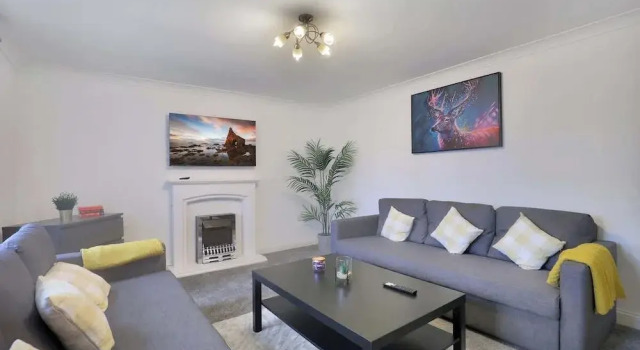 Коттедж Spacious 4 Bedroom House With Parking