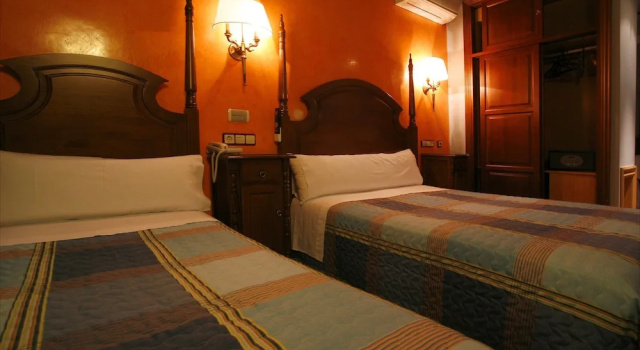 Четырёхместный номер Standard Hostal Victoria I