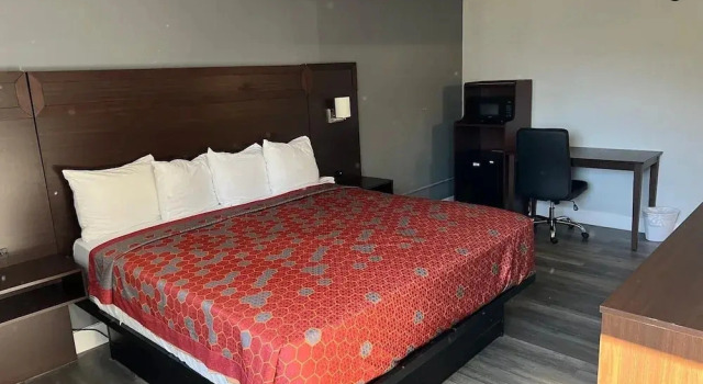 Roseville Inn