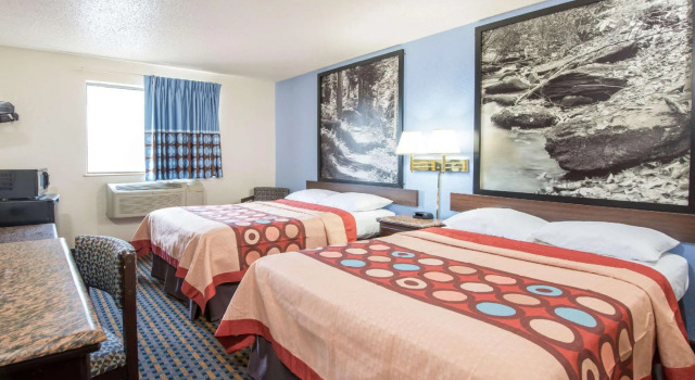 Четырёхместный номер Standard Super 8 by Wyndham New Castle