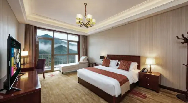 Люкс Qingdao Mt. South on the Water  Hotel