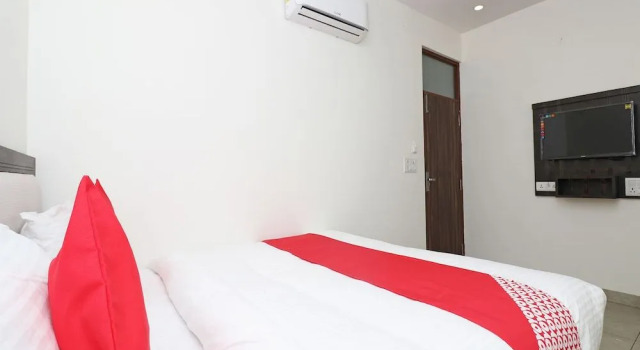 Oyo 28246 Rohtak Residency