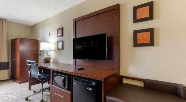 Двухместный люкс c 1 комнатой Comfort Inn & Suites Durham near Duke University