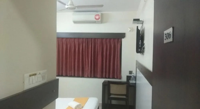 Jk Rooms 141 Peanut Nr Central Mall, Забронировать Отель Отели штата Махараштры 3 звезды, 3*
