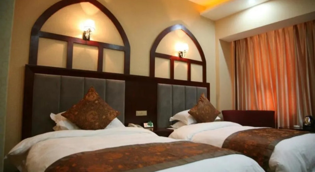 Xinyue Hotel, Book Hotel Hoteller i Fengyi med parkering, Parkering