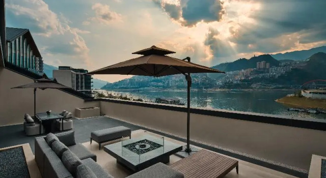 Люкс c 1 комнатой HUALUXE Hotels and Resorts Chongqing Wushan by IHG