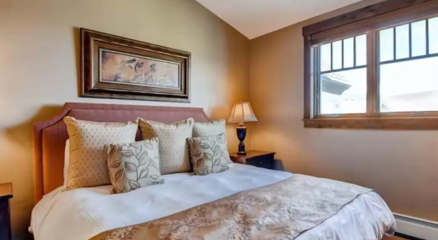 Номер Standard с 3 комнатами с балконом 3 Bedroom Mountain Condo on Main Street - Walk to Lift, Onsite Pool, Luxury-rated!