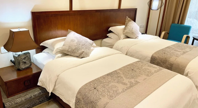 Guilin Crystal Crescent Moon Hotel, Забронировать Отель Отели Гуйлинь 3 звезды, 3*