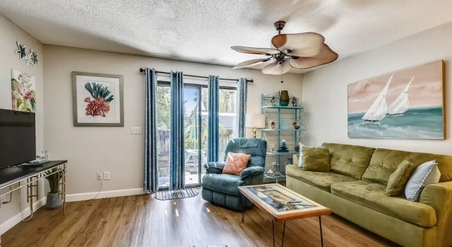 Liberty Beach by Book That Condo, Book Hotel Hoteller i Lower Grand Lagoon med parkering, Parkering