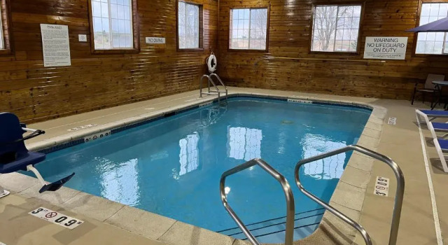 AmericInn by Wyndham Williamsburg, Rezerwuj Hotel Hotele w Iowa z basenem, Basen