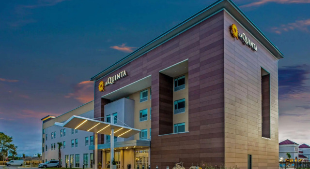 Четырёхместный номер Standard La Quinta Inn & Suites by Wyndham Miramar Beach-Destin