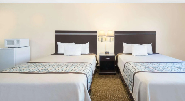 Четырёхместный номер Standard Americas Best Value Inn Hobbs