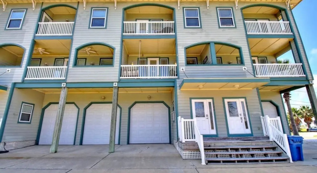 Anchor's Away 2 Bedroom Condo by Redawning