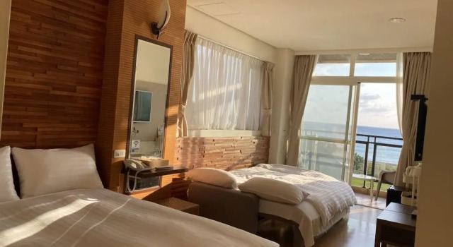 Семейный номер Standard с балконом и с видом на океан LoveSea 126 Beach Inn