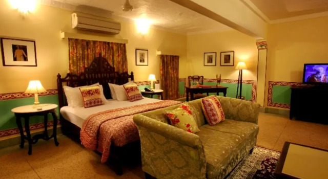 Pal Garh Heritage Hotel, Забронировать Отель Отели штата Раджастхана с парковкой, Парковка