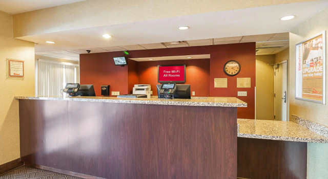 Red Roof Inn PLUS+ Phoenix West, Забронировать Отель  