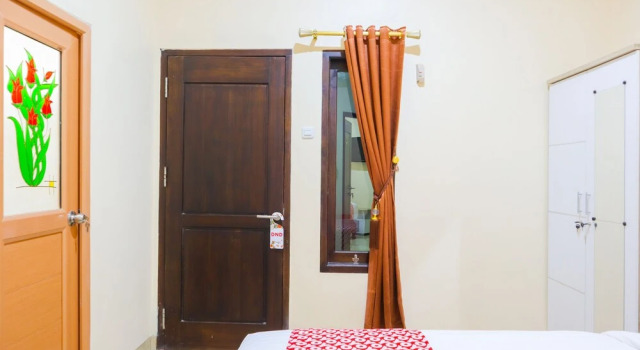 Kr Bulan by OYO Rooms