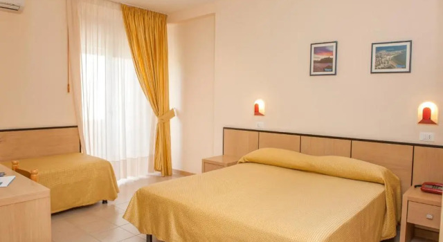 Трёхместный номер Standard Hotel Cristalda
