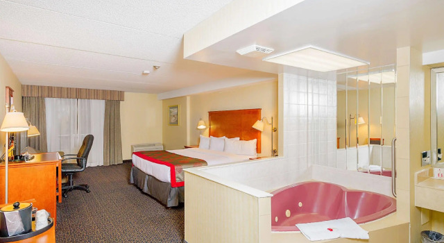 Двухместный номер Standard TownePlace Suites by Marriott Niagara Falls Canada