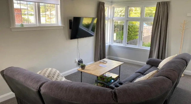 Ivy Cottage - Stylish, Spacious & Near Amenities, Rezerwuj Dom wakacyjny  