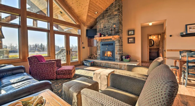 North Shore Cabin w/ Fire Pit By Gooseberry Falls!, Varaa Hotelli Hotellit Minnesota pysäköinnillä, Pysäköinti