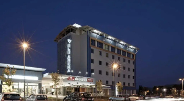 Blu Arena Hotel, Rezervovat Hotel  