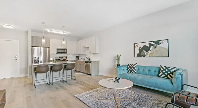 2BR Modern Living in Warrenville, Забронировать Отель Отели Иллинойс 4 звезды, 4*