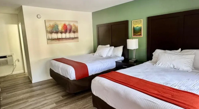 Четырёхместный номер Standard Castlewood Inn