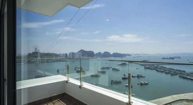 Номер Deluxe Wyndham Garden Legend Halong