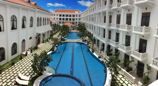 Apsara Palace Resort & Conference Center, Забронировать Курортный отель Отели Сиемреап с бассейном, рядом с Siem Reap War Museum, Бассейн