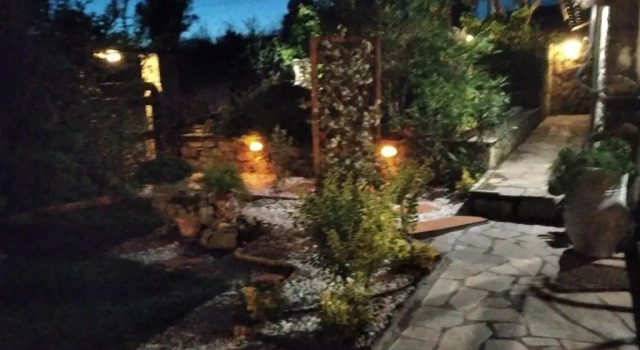 Коттедж с 2 комнатами Nikos Stone House 80m from the beach with wifi