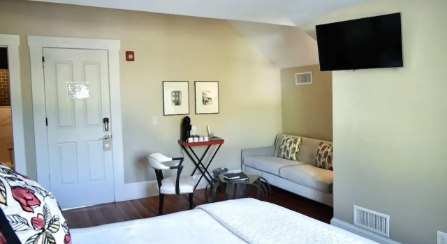Standard- suite Sparrow Grove Manor