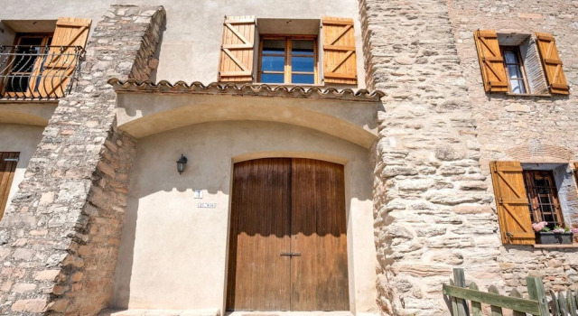 Modern Cottage in Sant Marti de Tous with Pool, Rezerwuj Dom wakacyjny Domki letniskowe w Torrelavit, Domek