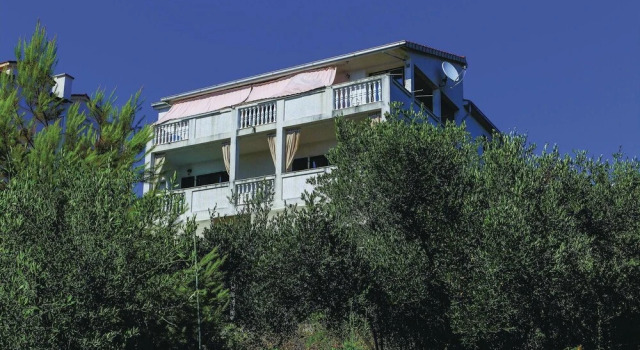 Nice Home in Okrug Gornji With Wifi and 2 Bedrooms