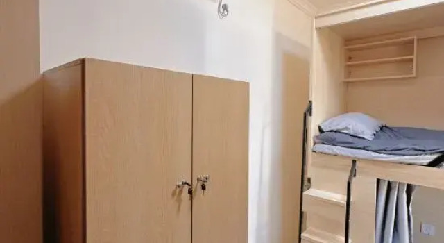 Кровать в общем номере (мужской номер) Never mind Youth Space B&B