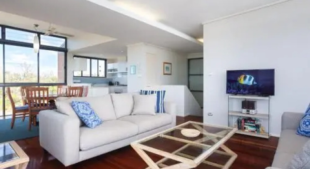 Beach View At One Mile', 8/26 One Mile Close - infinity complex pool & WIFI, 예약 호텔 One Mile Port Stephens