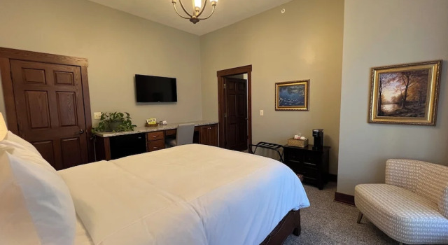 Люкс Classic Charleston House Bed & Breakfast Inn