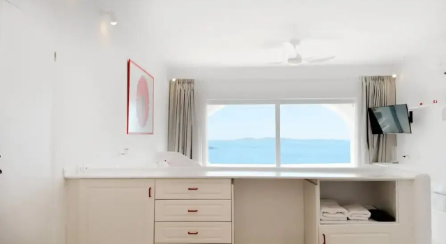 Люкс Executive с видом на море Eagles Nest Mykonos Suites & Apartments - Shared Pool & Jacuzzis