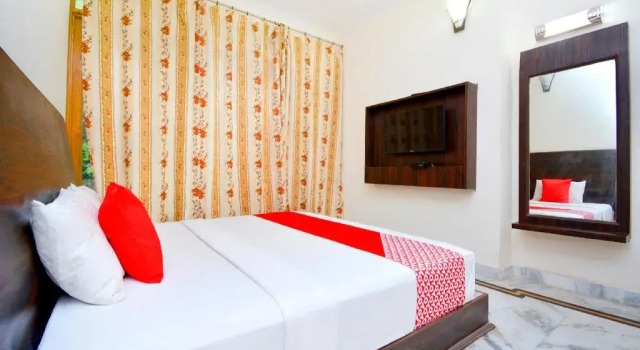 Vivek Palace Deluxe by OYO Rooms