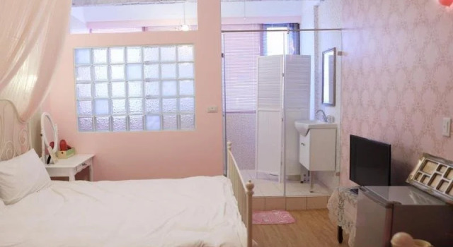 Slow Hostel III