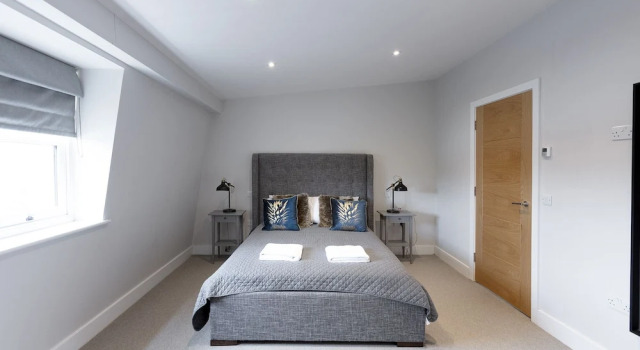 Immaculate Central Windsor Town House