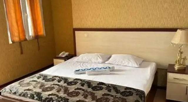 Standard Yhden hengen huone parvekkeella puutarhanäkymä Nork Residence Hotel