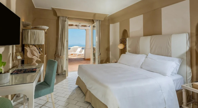 Двухместный номер Superior с видом на море Therasia Resort Sea and SPA - The Leading Hotels of the World