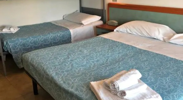 Четырёхместный номер Standard с балконом Hotel del Falco