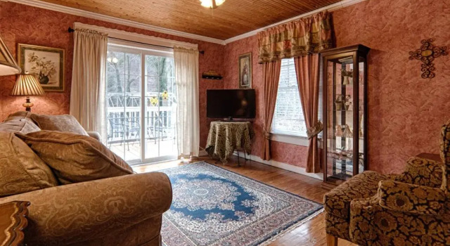 Люкс с балконом Broad River Inn
