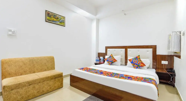 Номер Deluxe Fabhotel Nakshatra Palace