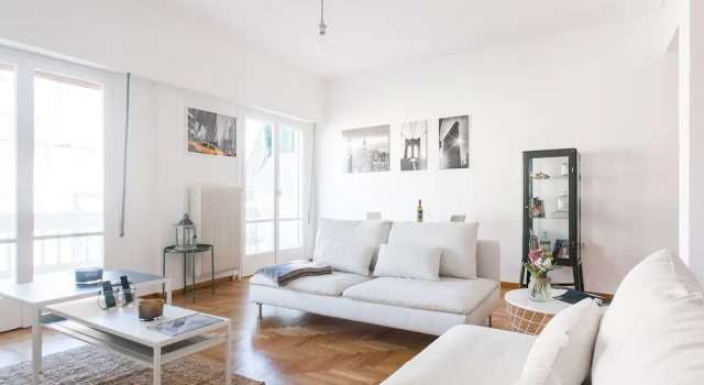 Chill like a local in Condo near historical sites!