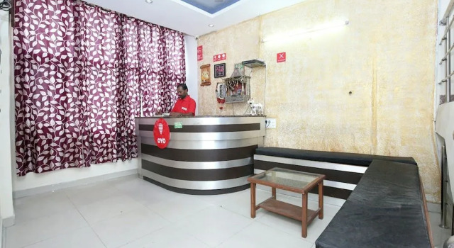 OYO 10463 Hotel Paras