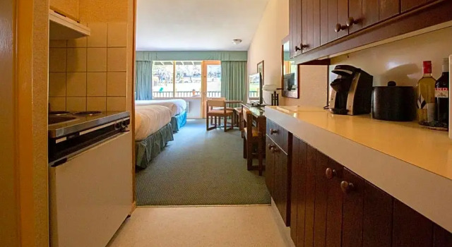 Номер Standard Fairmont Hot Springs Resort